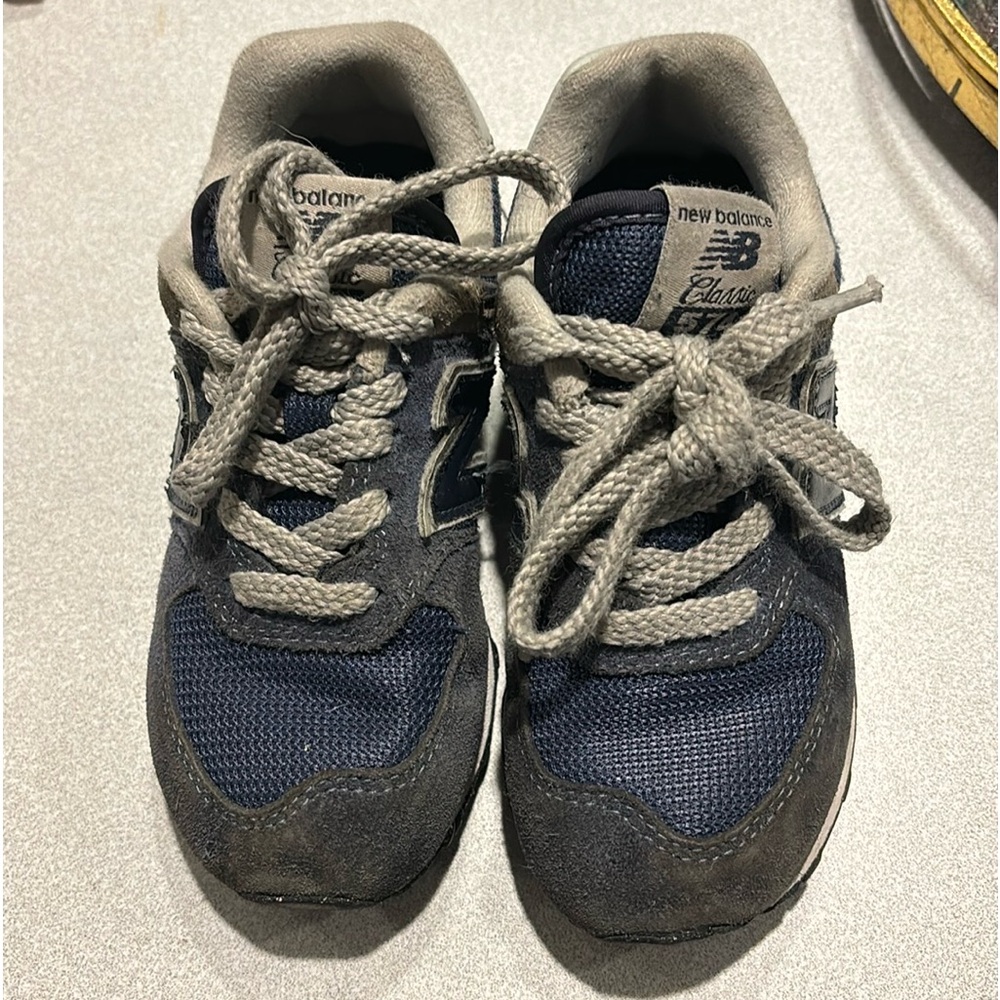 NEW BALANCE BOYS 10.5 SNEAKERS